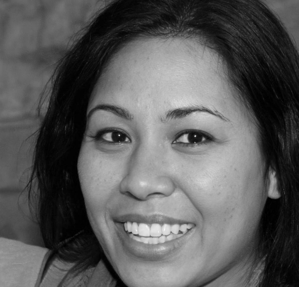 Analista Financiera Senior Jennifer Chen